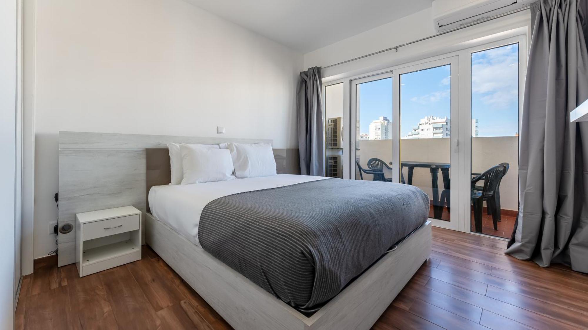 Serene Blue 1 Bdr Flat With Balcony By Lovelystay Portimão Eksteriør billede