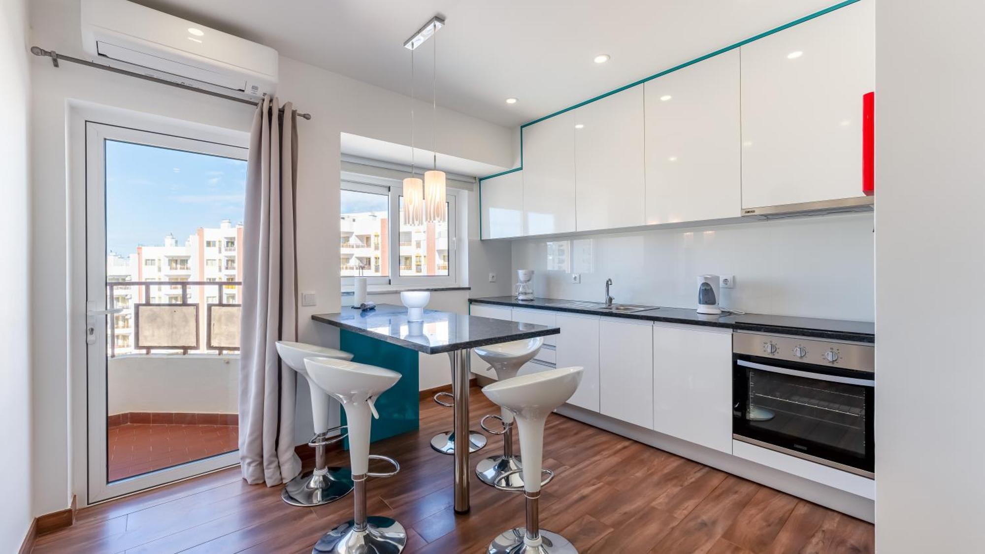 Serene Blue 1 Bdr Flat With Balcony By Lovelystay Portimão Eksteriør billede